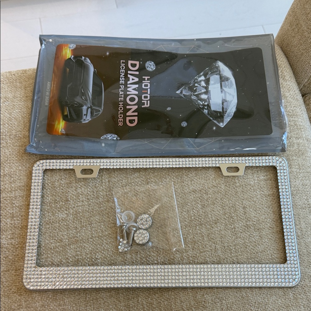 NWT Rhinestone License Plate Holder - Silver